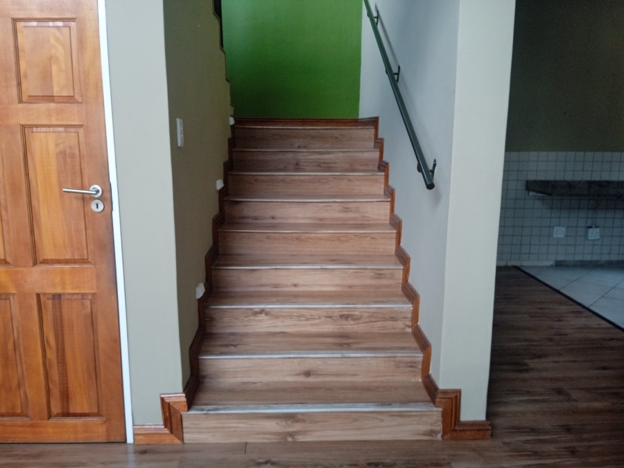 To Let 5 Bedroom Property for Rent in Xanadu North West